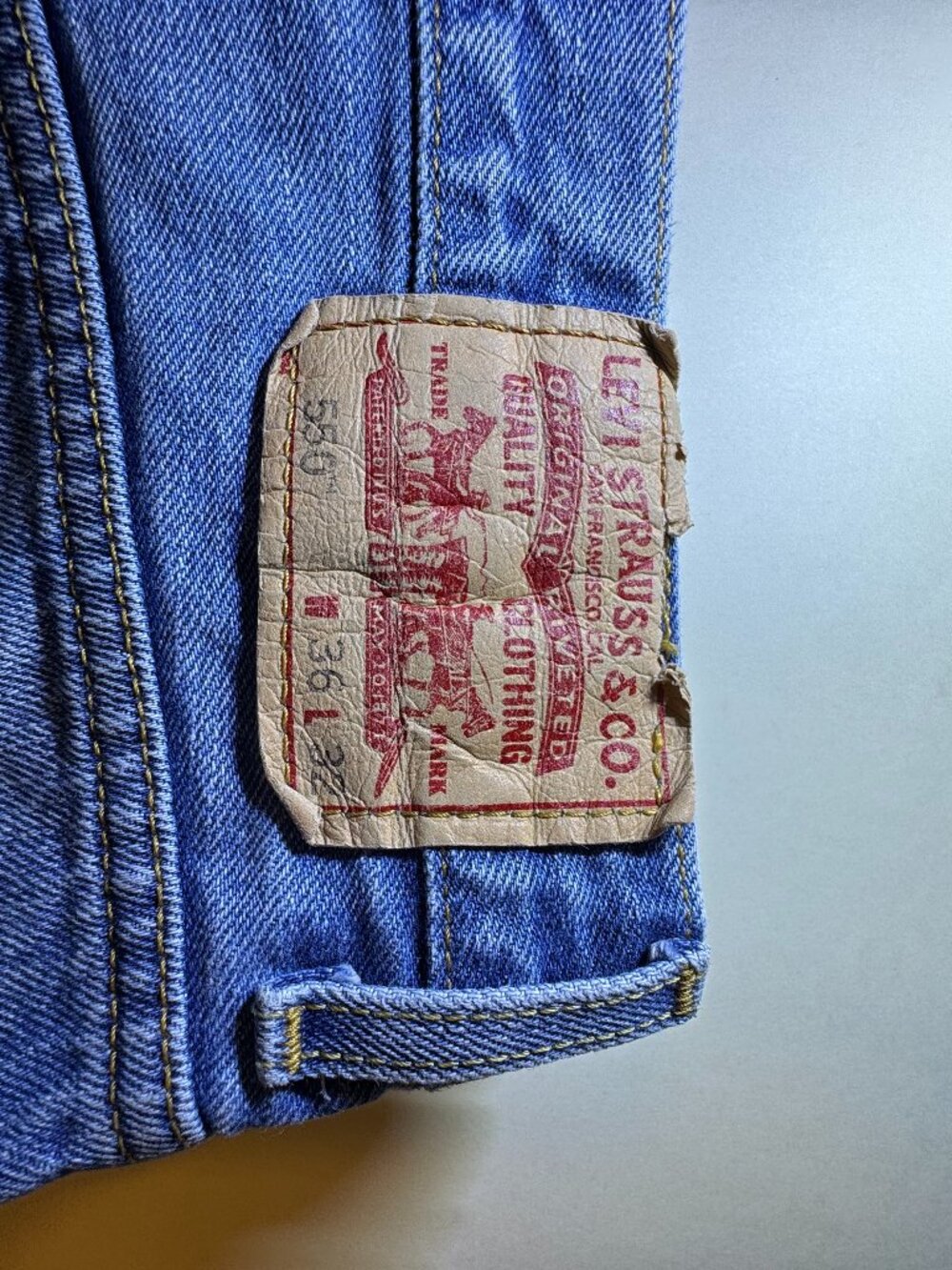 Levi’s 550, Relaxed Fit, Light Wash, Y2K